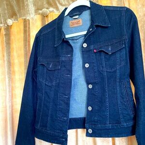 Levi’s jean jacket dark blue . Great condition!!